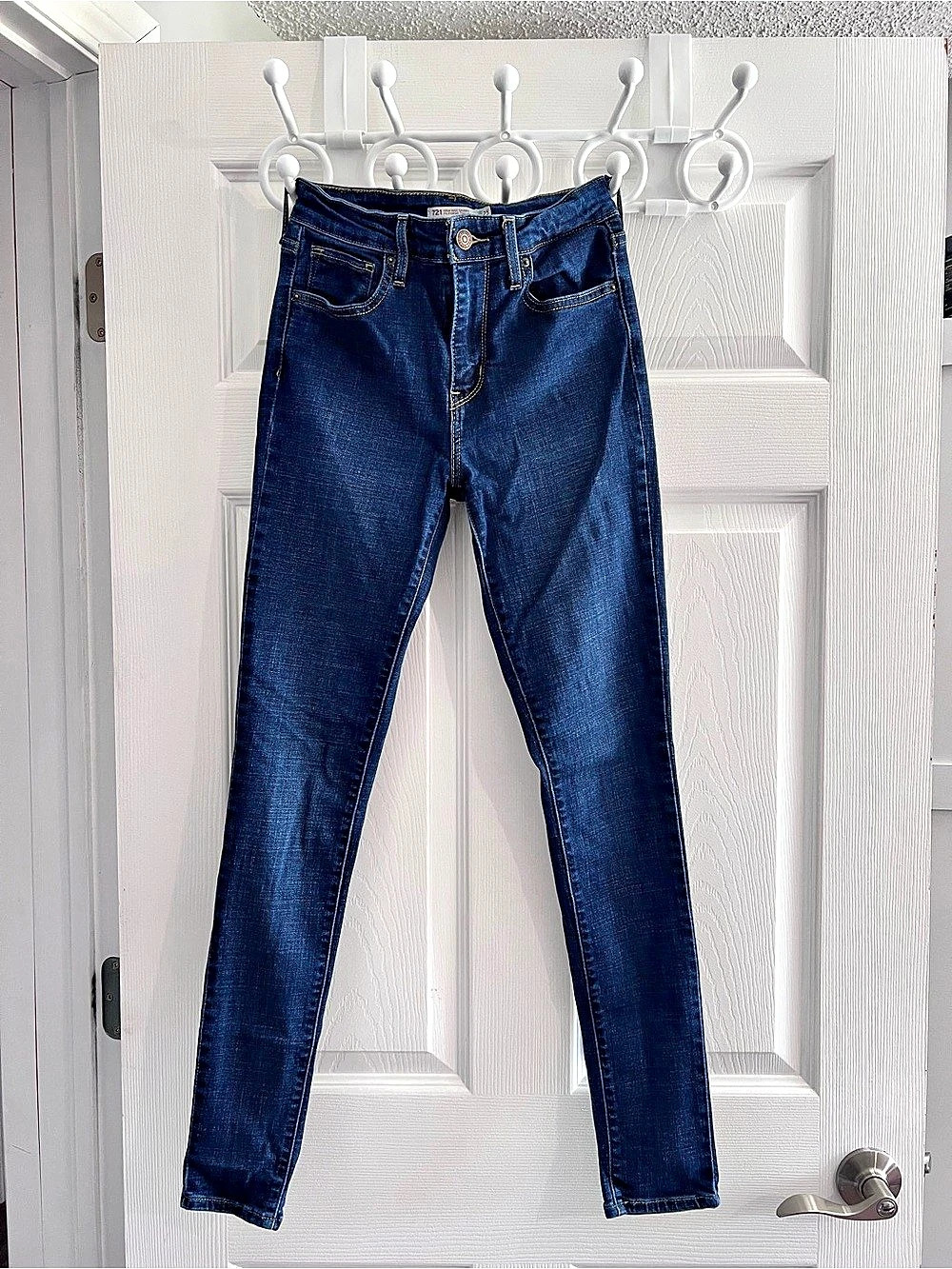Levi's 721 High Rise Skinny Jeans. Size 25.